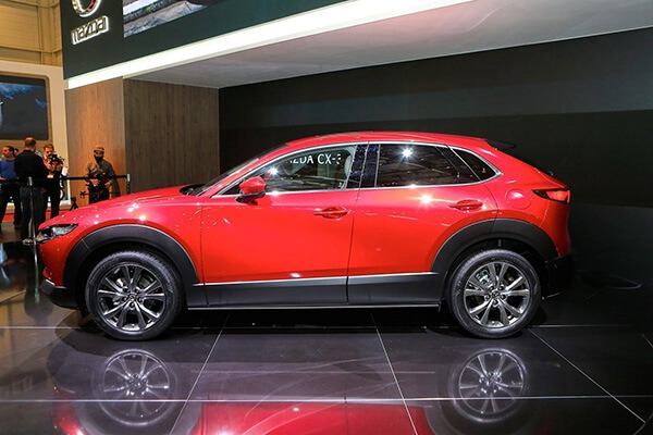 hong-xe-mazda-cx-30-2020-muaxegiatot-vn